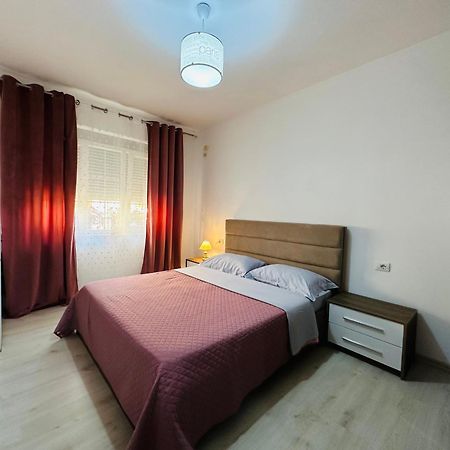 Grace'S Centre Apartment Shkoder Ngoại thất bức ảnh