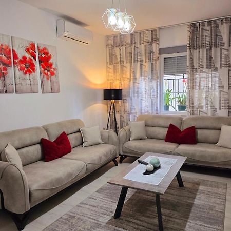Grace'S Centre Apartment Shkoder Ngoại thất bức ảnh