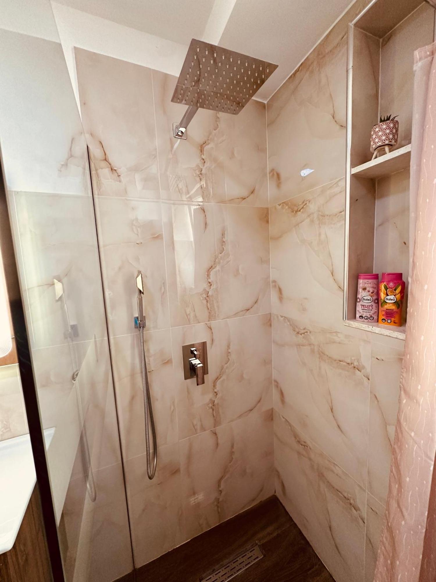 Grace'S Centre Apartment Shkoder Ngoại thất bức ảnh