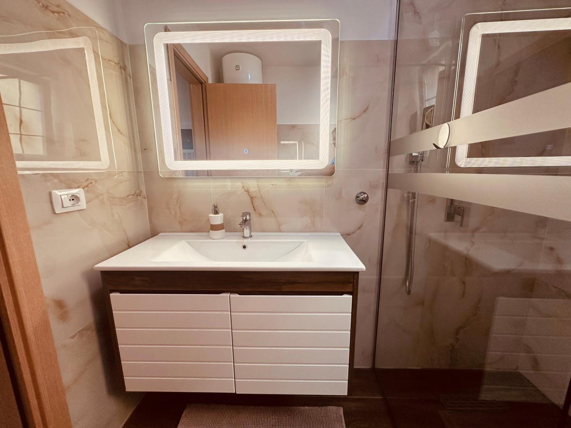 Grace'S Centre Apartment Shkoder Ngoại thất bức ảnh