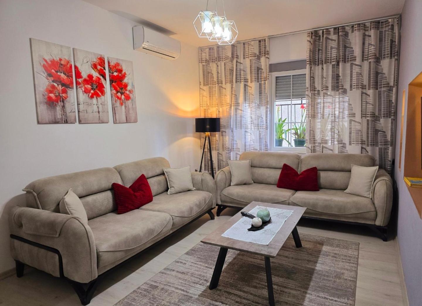 Grace'S Centre Apartment Shkoder Ngoại thất bức ảnh
